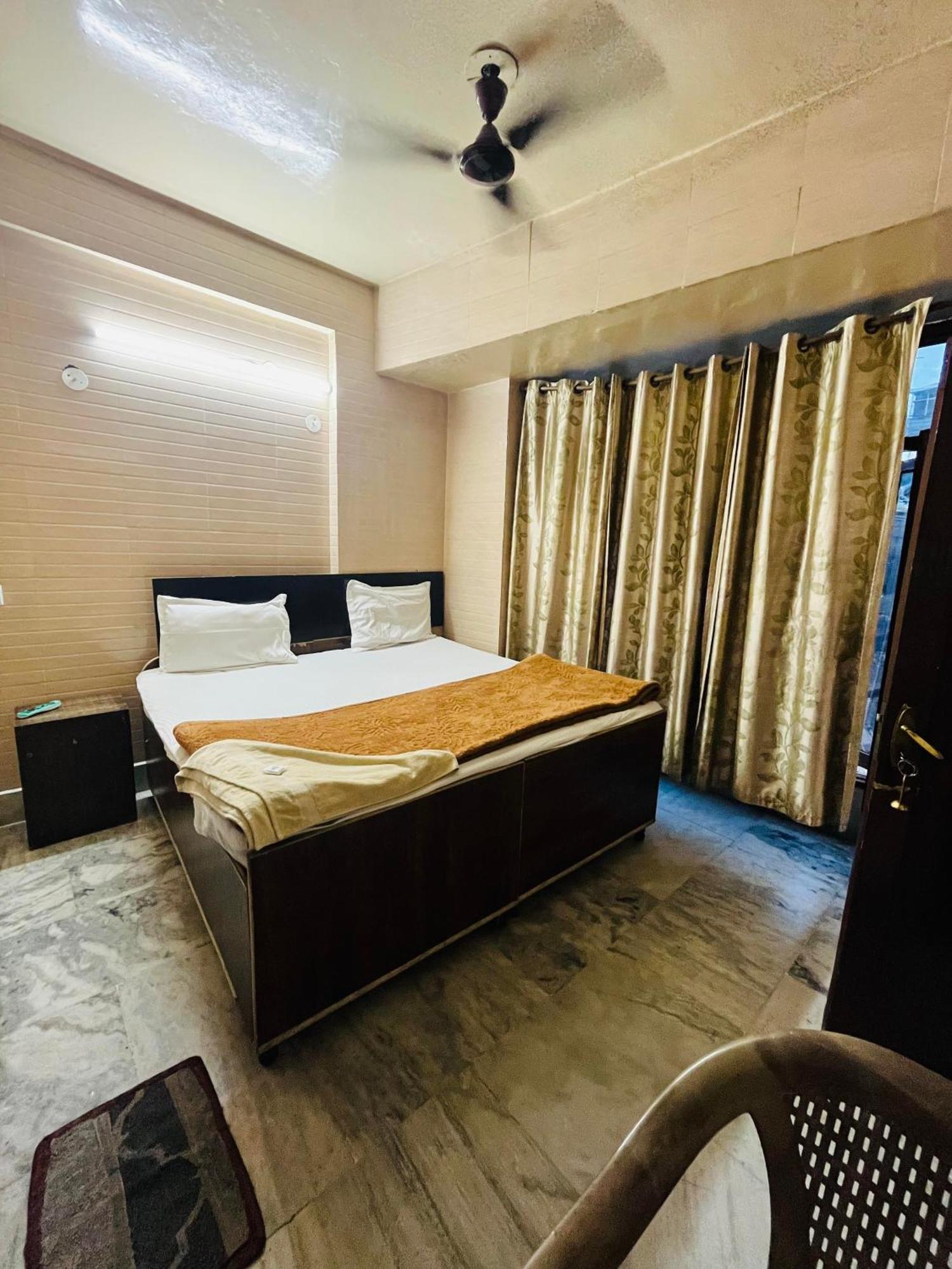 Hotel Raj Golden & Restaurant Pālampur Exterior foto